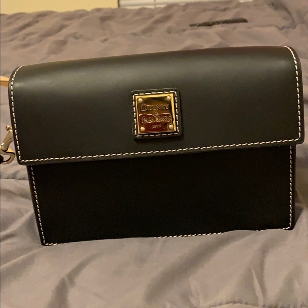 Dooney& bourke small crossbody purse